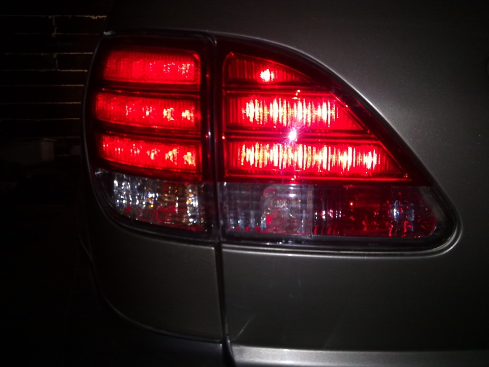 Задние стопы тойота харриер. Белый toyota harrier оптика eagle eyes. Задний фонарь rx300. Стопы харриер. Задние фонари harrier.