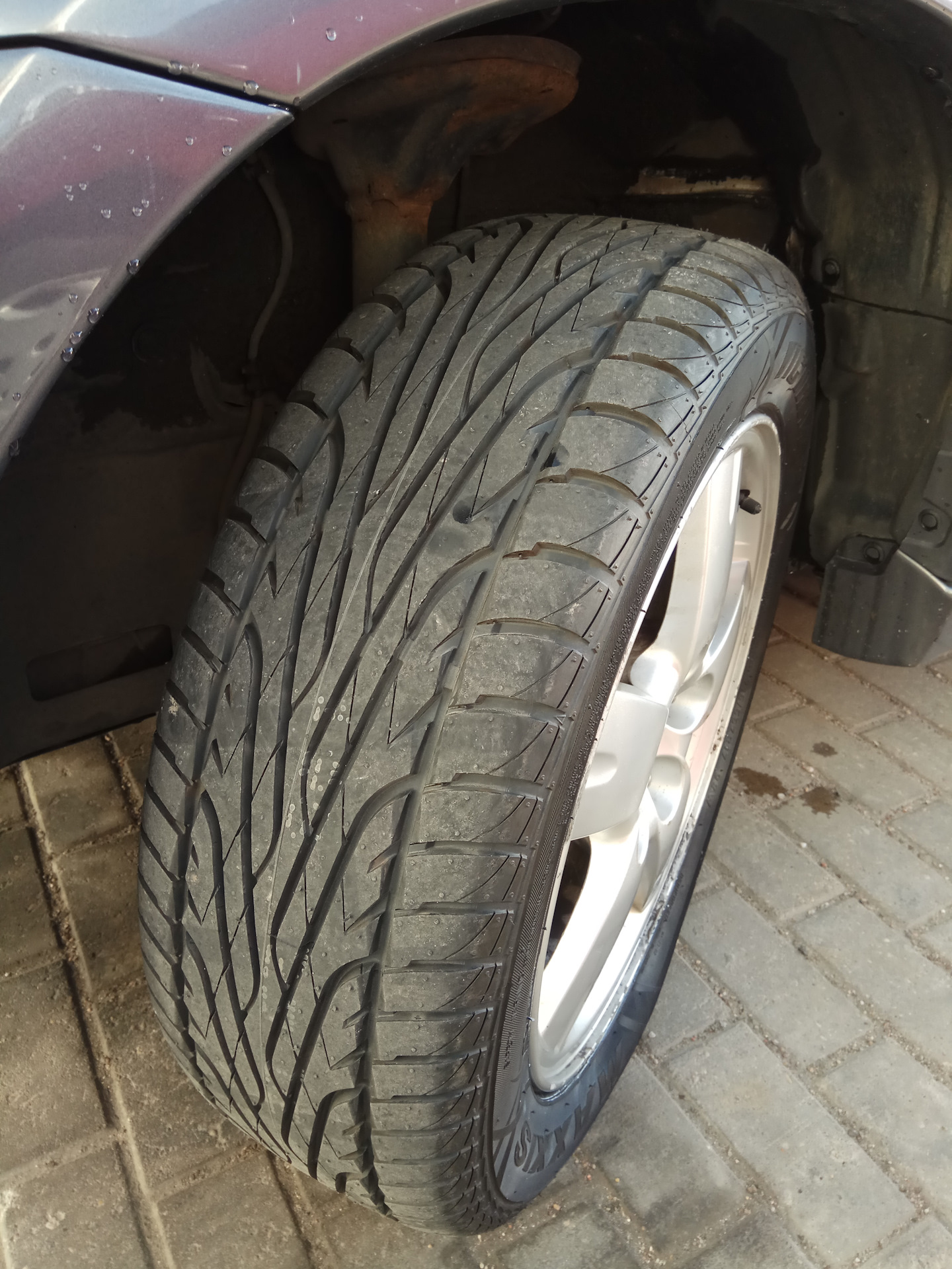 Maxxis отзывы лето. Maxxis Victra z3 215/55 r17. Шины Максис Victra ma-z3. 215/55r17 Maxxis Victra ma-z3 98w. 205/50r17, Maxxis ma-z3 Victra 93w.