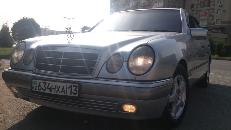 ADD 1,0 LITRES OF OIL — Mercedes-Benz E-Class (W210), 3,2 л, 1998 года ...