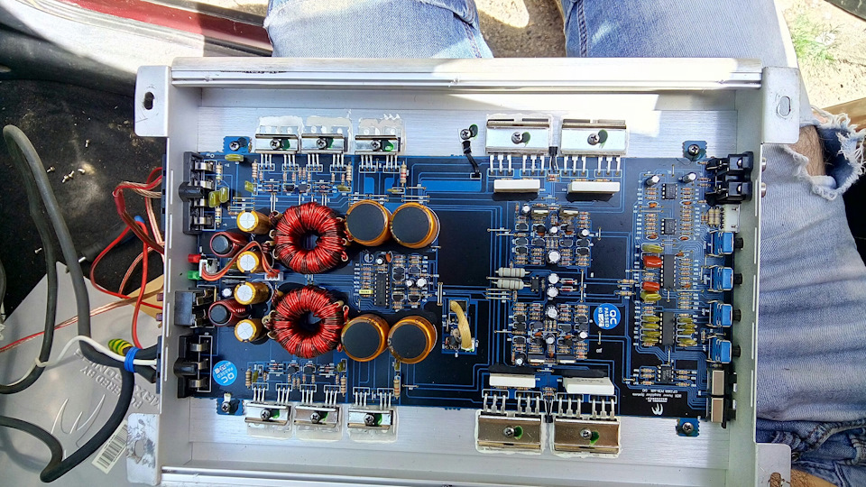 Кишки усилителя Crunch gp 2350 — Lada Приора хэтчбек, 1,6 л, 2009 года ...