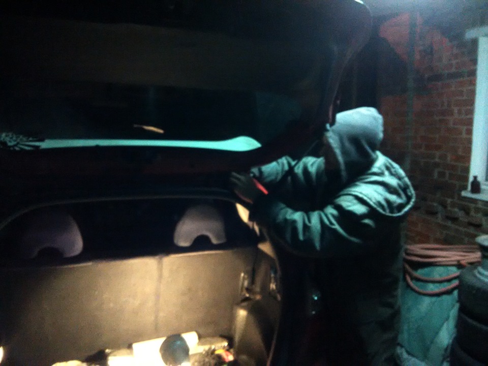 5532c26s 960 Как крепится спойлер на багажник