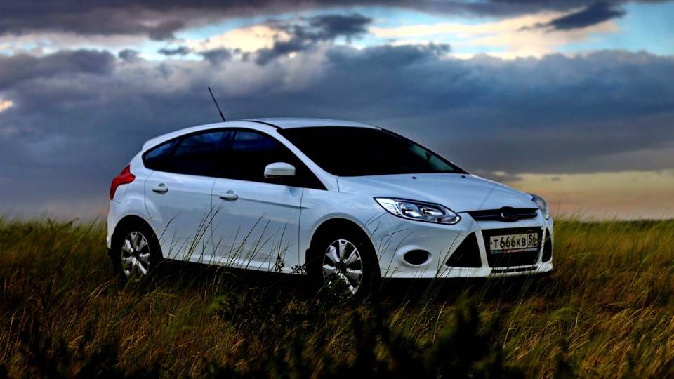 Ford Focus 3 хэтчбек и Приора