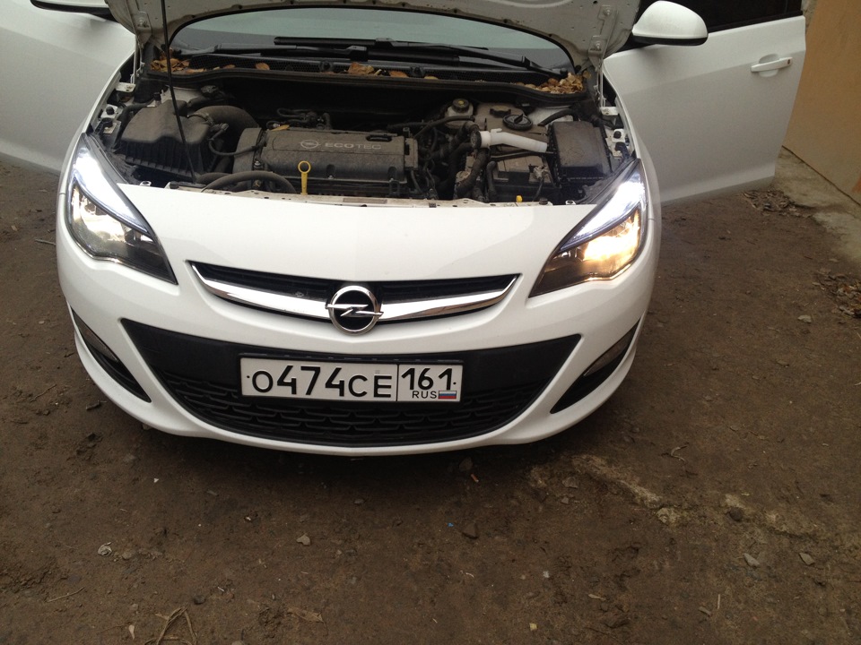 Замена ламп ближнего света — Opel Astra J, 1,6 л, 2013 года ...