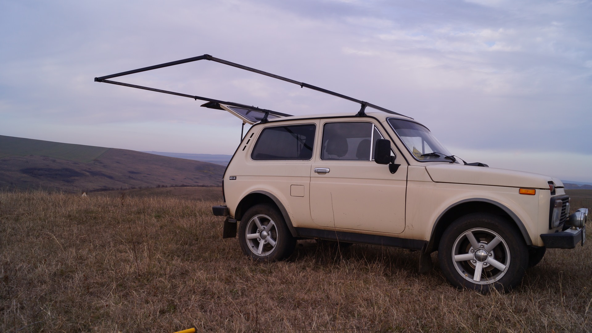 Lada Niva Roof Tent