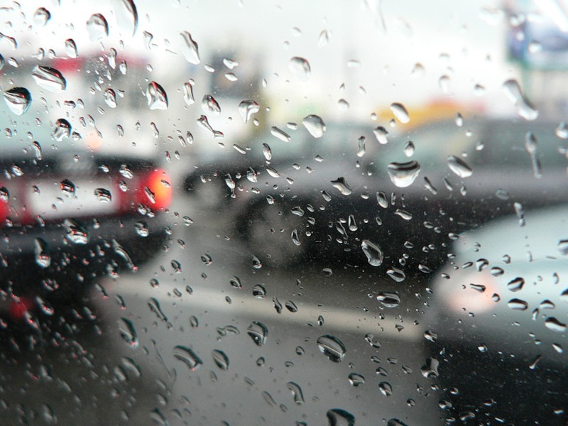 Способы устранения запотевания стекол автомобиля во время дождя