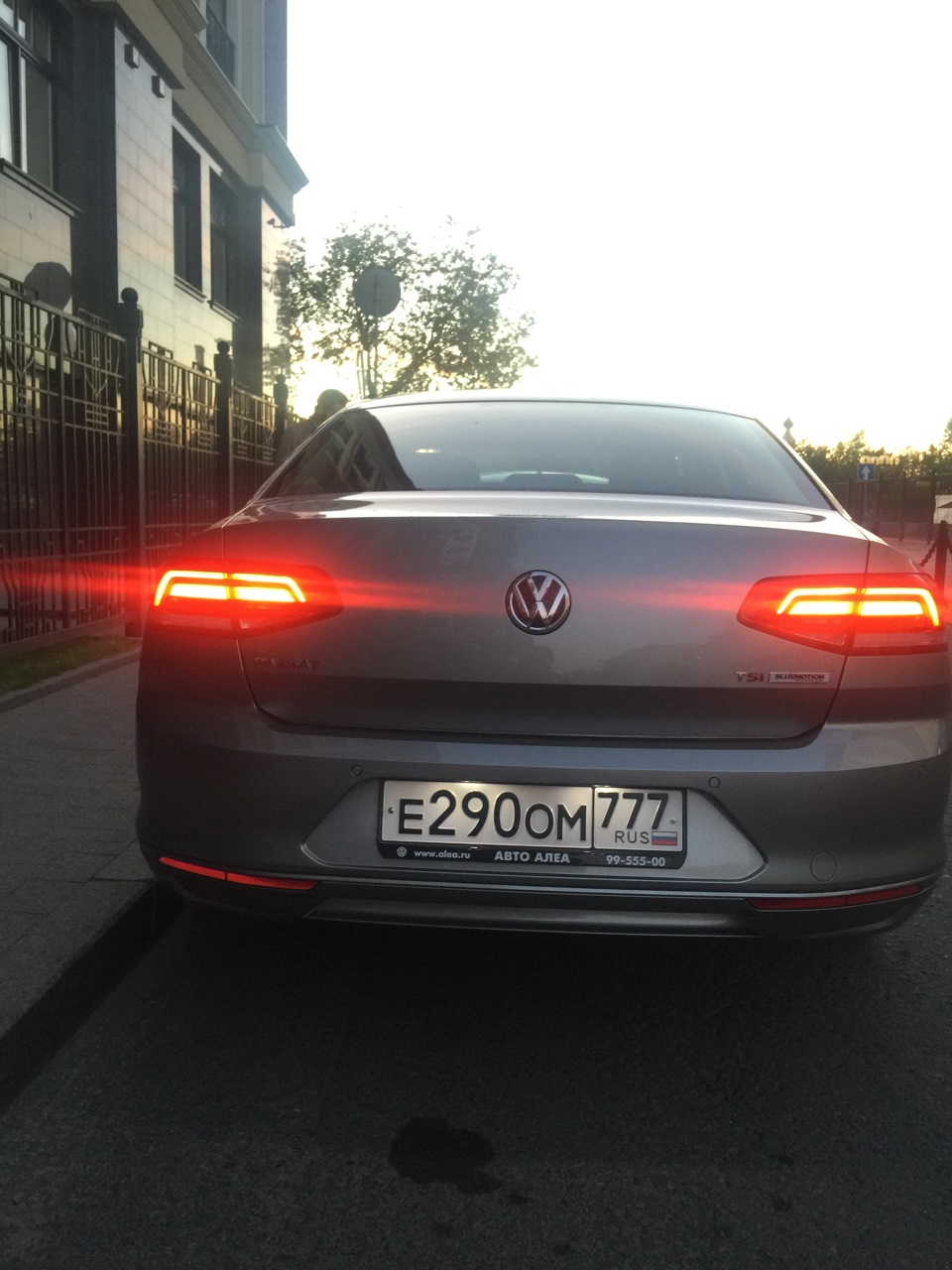 Но зато спереди и сзади LED фары — Volkswagen Passat B8