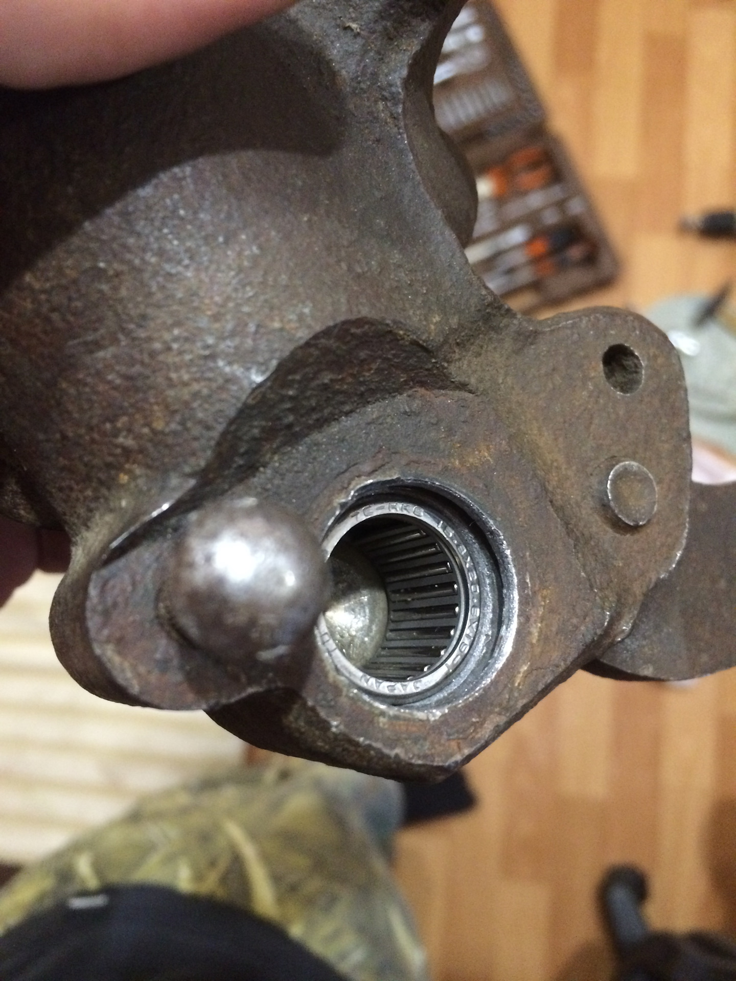 Поршень заднего суппорта киа рио 3. Стопорное кольцо суппорта lucas. Разборка заднего суппорта. Задний суппорт с электрическим ручником 43мм. Задние суппорта ford scorpio.