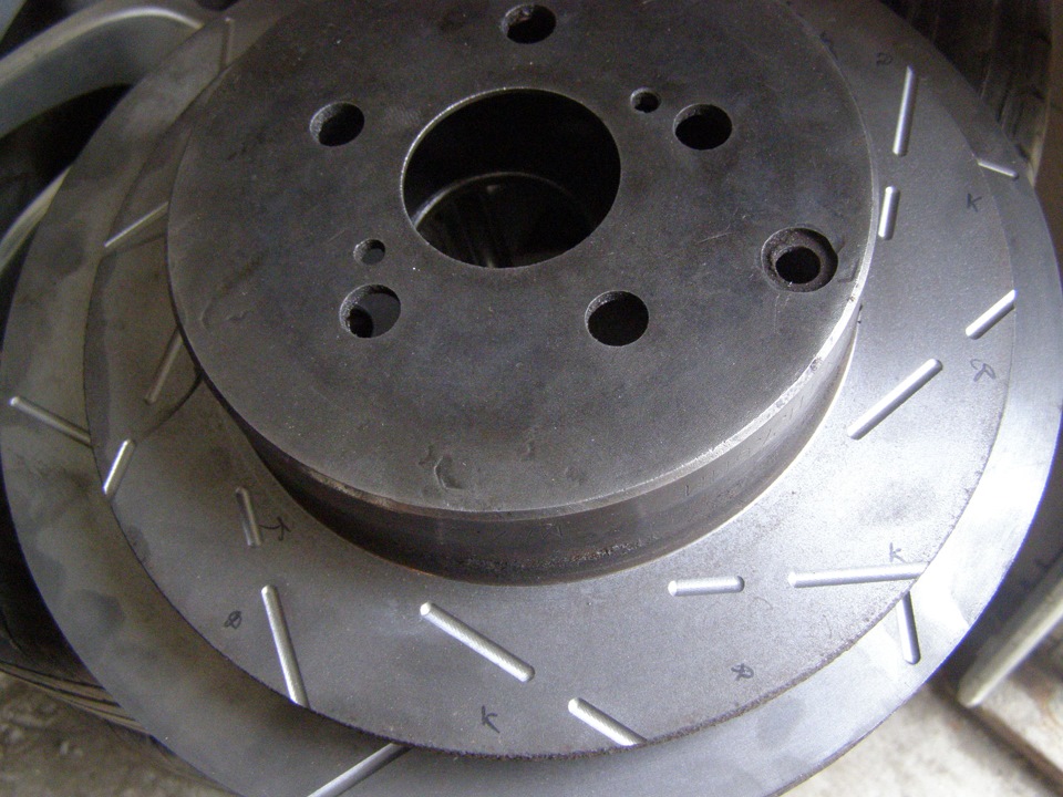 Dead groove brake discs  notches