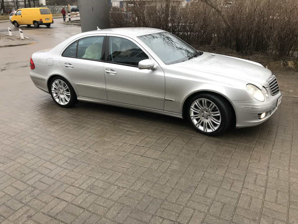 Mercedes w211 Gold Metallic