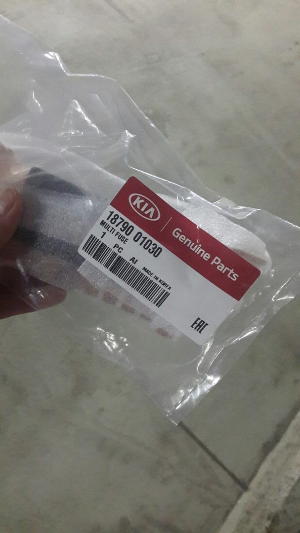 Фото в бортжурнале KIA Ceed SW (1G). Запчасти на фото: 1879001030
