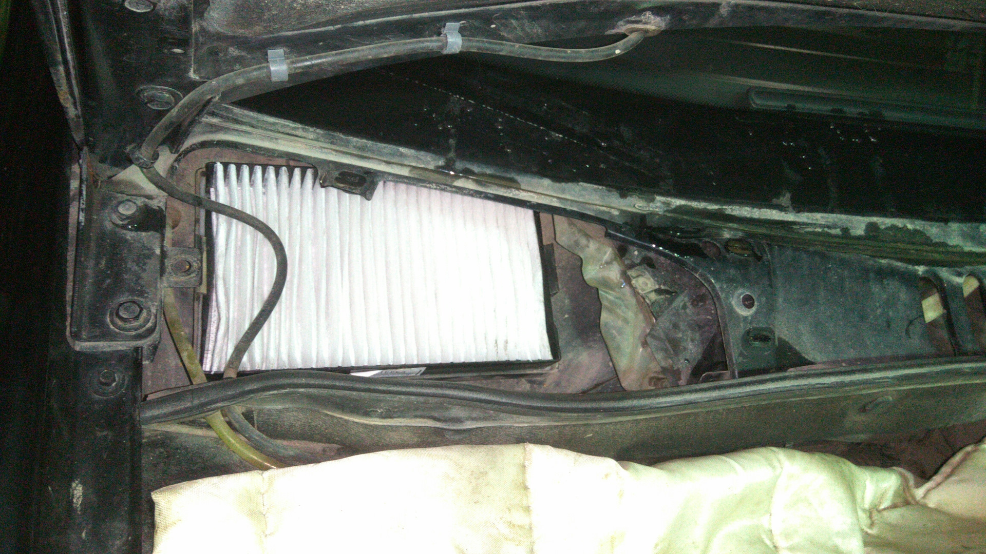 Замена салонного фильтра, подтянул ручник, вторая доливка масла 168474 ...