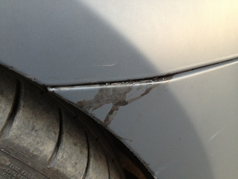 Опять же подстреленный Костнер истекает чёрной кровью — Volkswagen Golf R Mk6