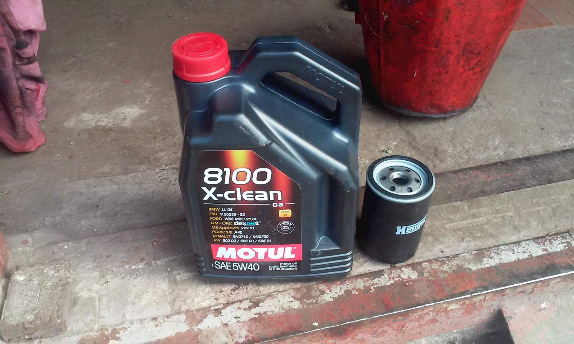 Motul 5w40. Мотюль 5w40. Motul 5-40 фиолетовая канистра. Жидкость для ГУРА мотюль 5w40 синтетика. Motul 5w40 0,6.