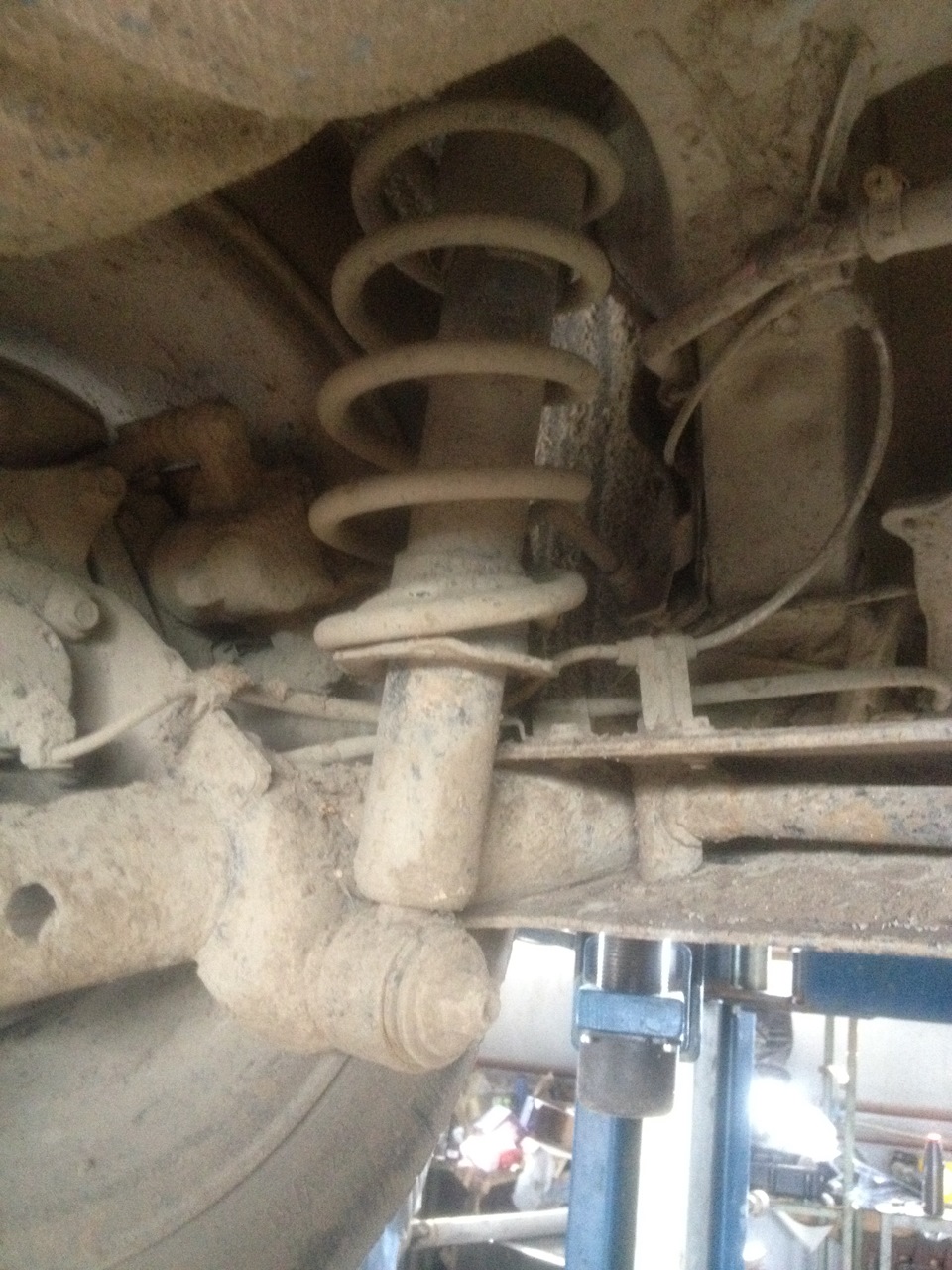 Лопнула задняя пружина — Toyota Corolla (120), 1,6 л, 2006 года ...