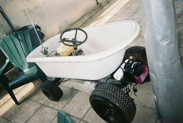 Car bath. Ванна на колесах. Ванна на колесиках. Ванна на колесах с мотором. Автомобиль из ванны.