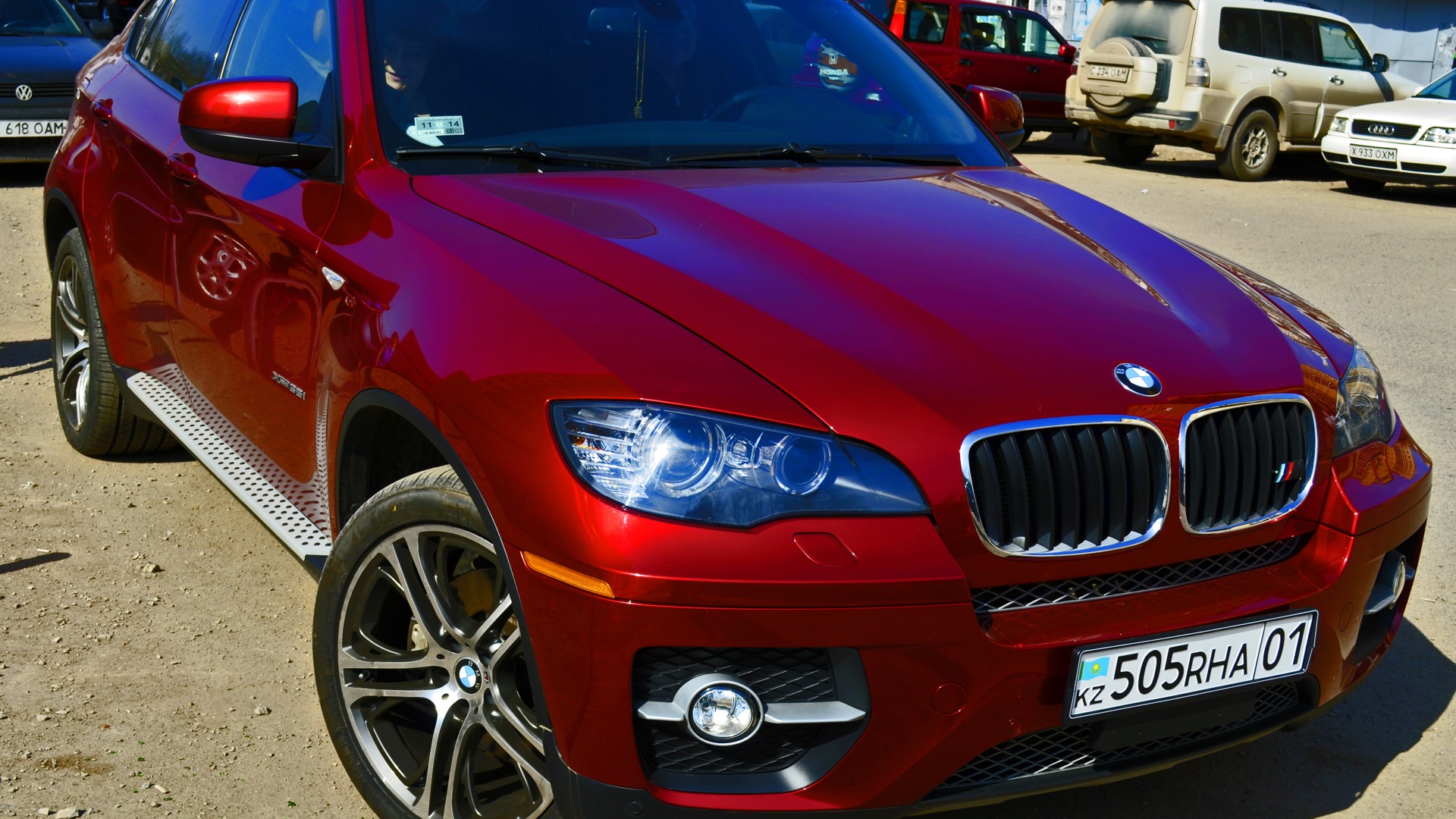 Купить х сайт. БМВ х6 красная. BMW x5 красная. БМВ х1 бордовая. БМВ х6 красный металлик.
