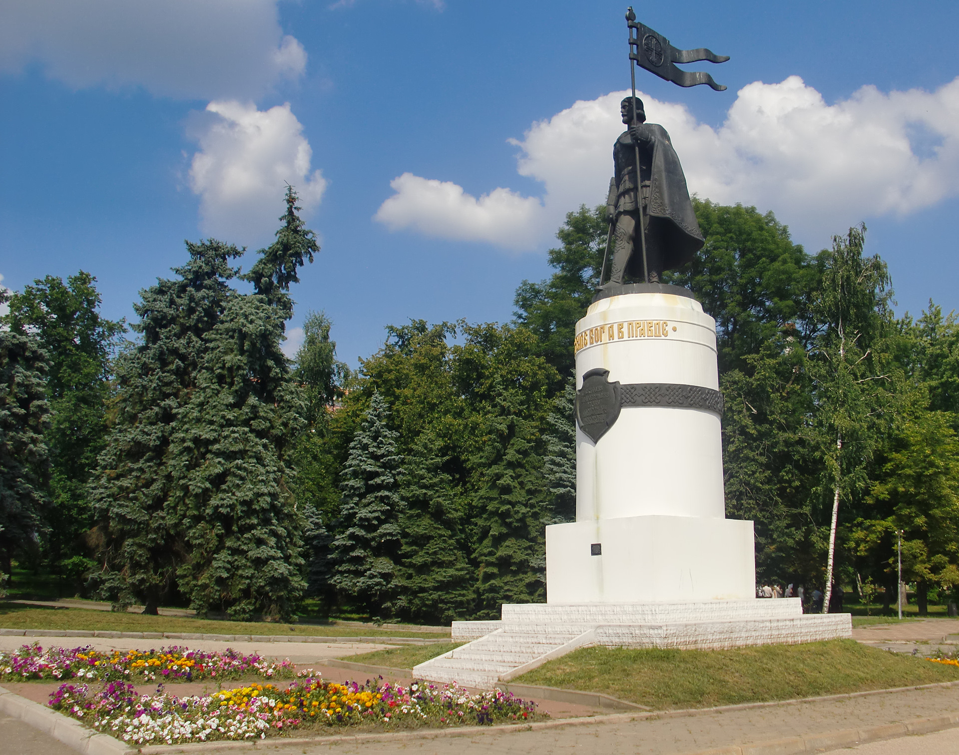 Александр Невский памятник в Курске