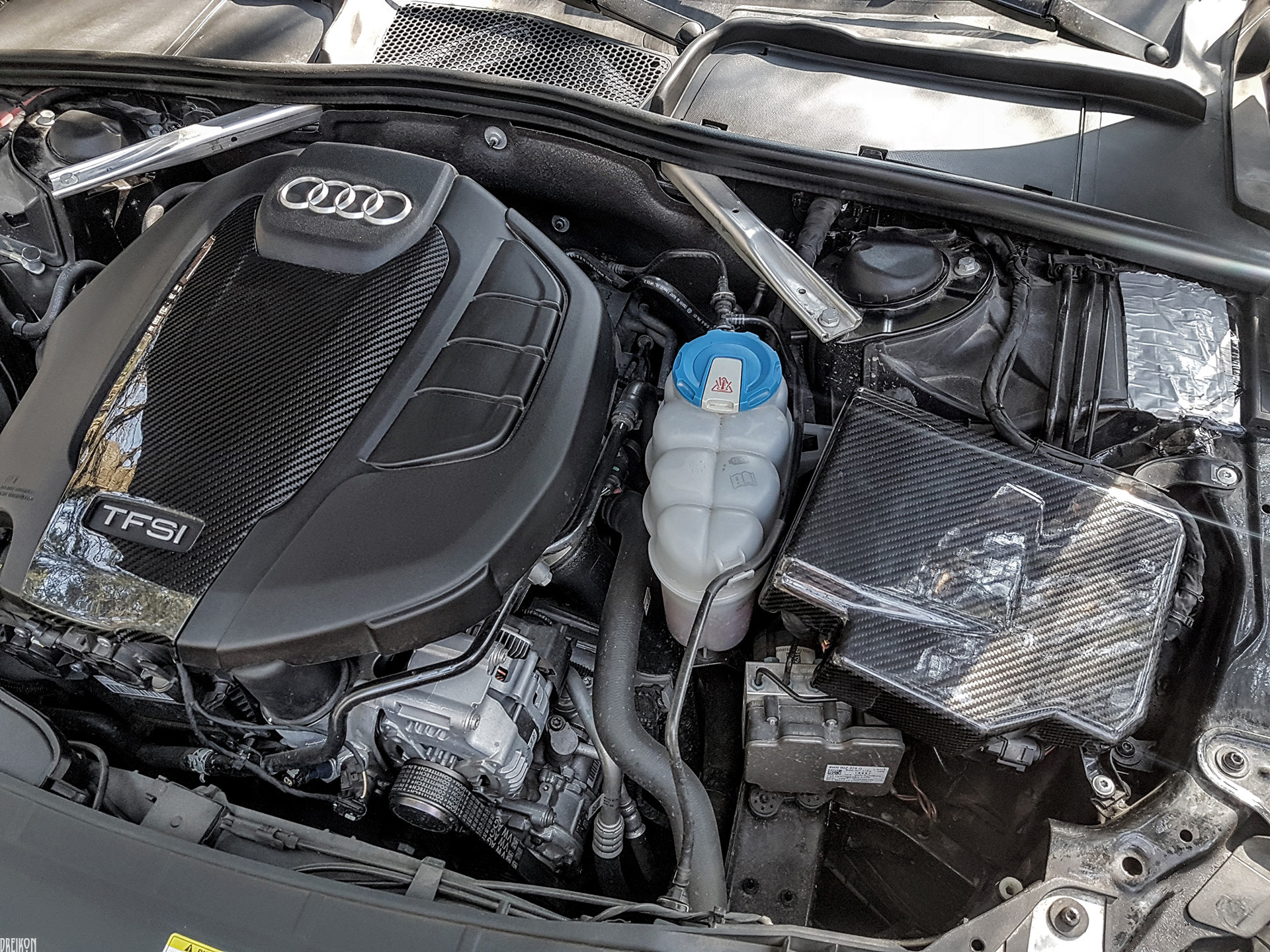 B v 4 b v 5. Audi a4 2020подкапотка. Audi a4 b9 двигатель. Audi a4 b9 подкапотное.