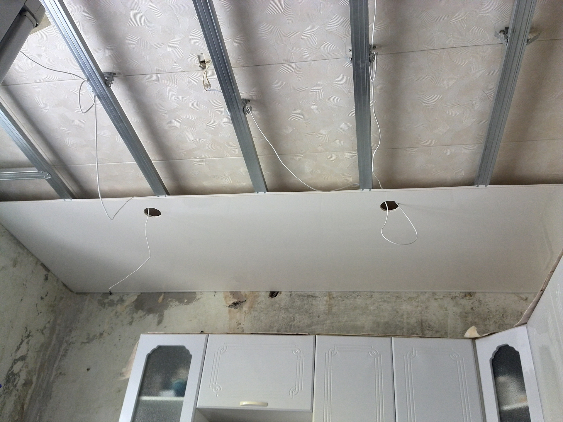 подвесной потолок из пластиковых панелей своими руками