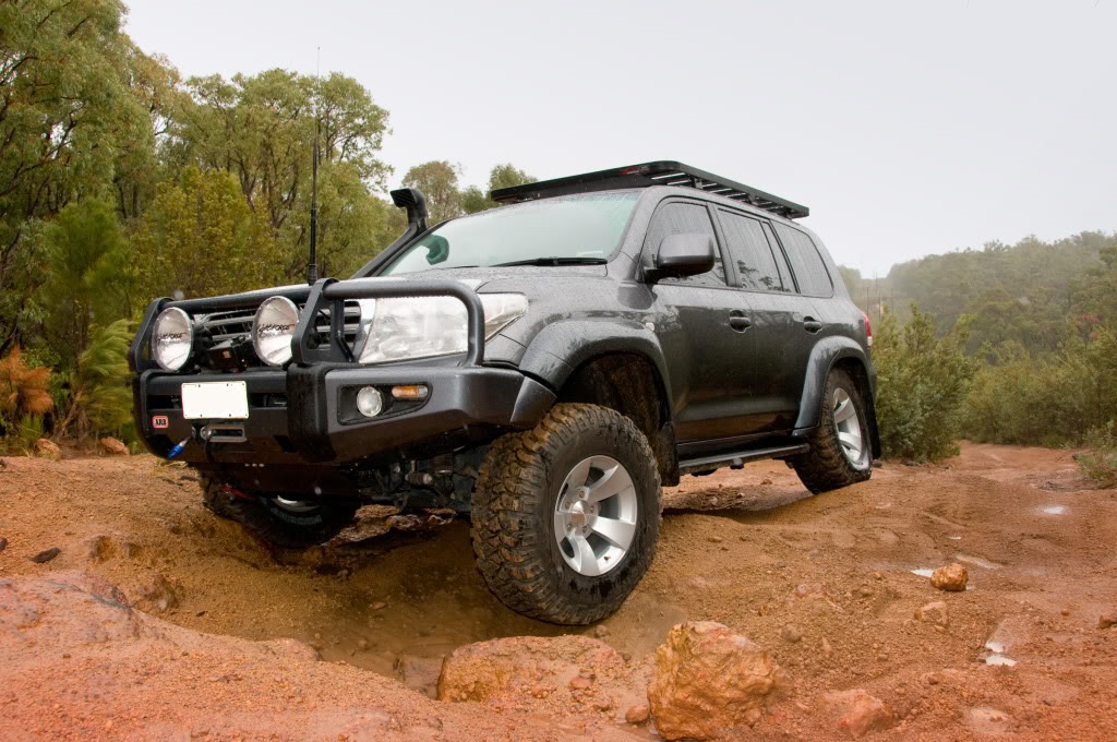 Toyota Land Cruiser 200 off Road Tuning