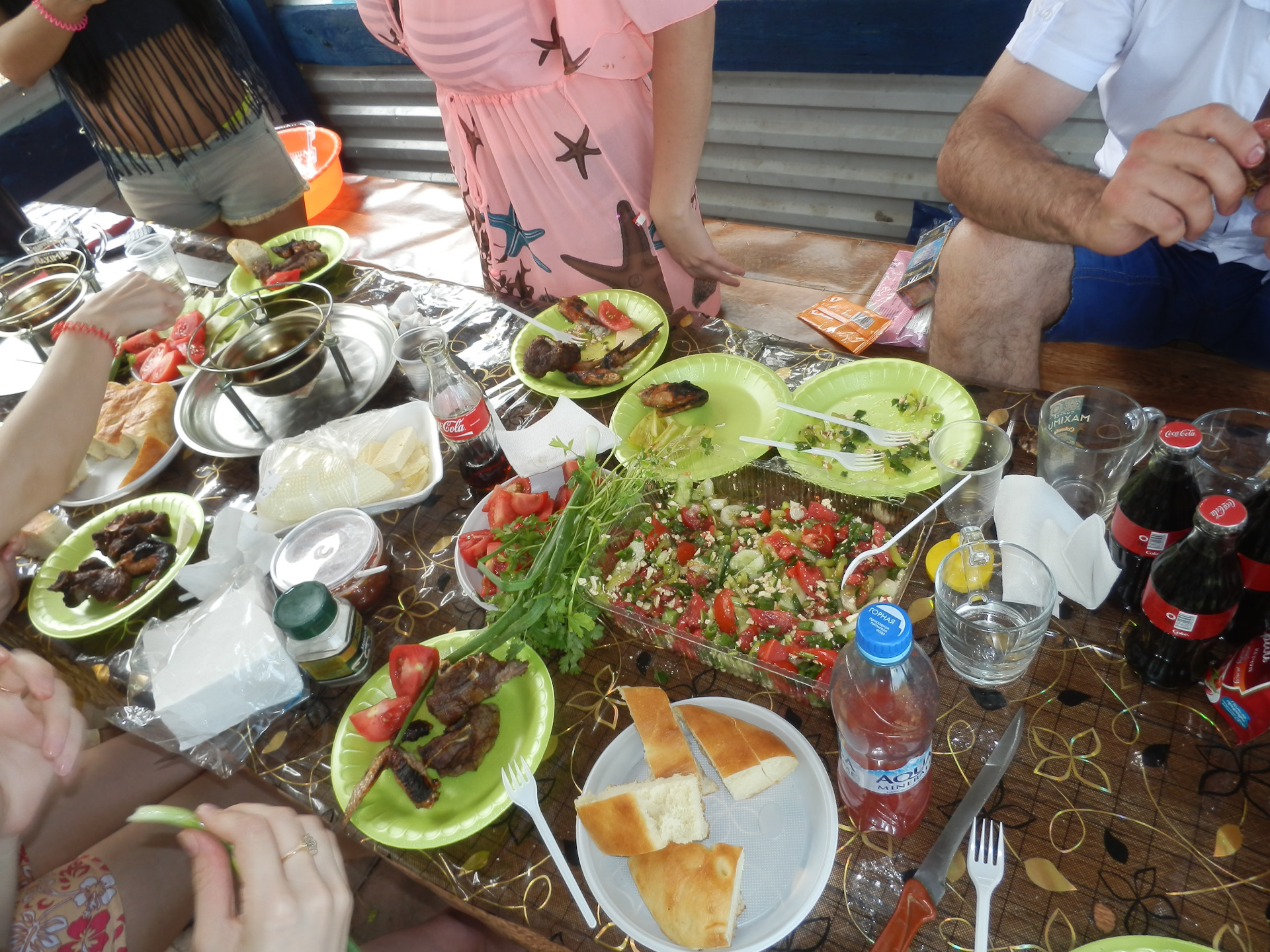 Шашлычник дмитрий нагиев. Шашлыки на природе. Пикник (барбекю, гриль) кейтеринг. Барбекю на природе. Шашлыки на природе.