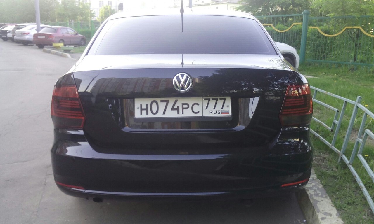 Как снять значок с багажника Убрал значок ПОЛО на крышке багажника. - Volkswagen Polo Sedan, 1,6 л, 2015 года