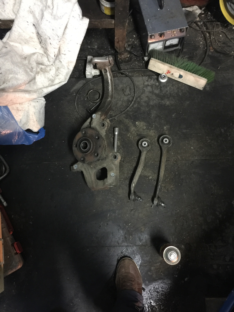 Рубрика очумелые ручки))) замена сайлентблоков верхних рычагов Audi A5 ...