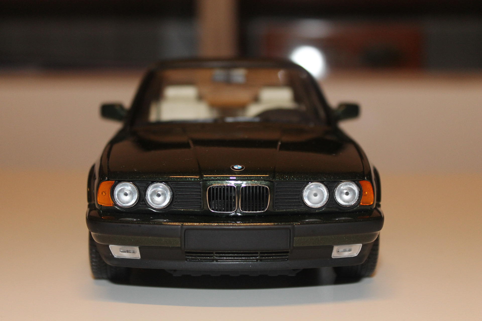 Модель бмв. BMW e34 MINICHAMPS 1 18. BMW e34 моделька. Масштабная модель БМВ е34. E34 MINICHAMPS 1 18.