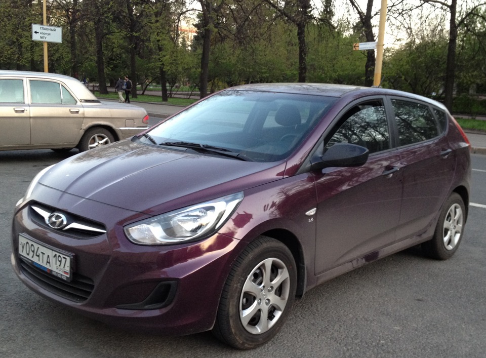 Хендай солярис 2012 год выпуска. Хендай Солярис 2013г. Hyundai Solaris 2012 хэтчбек баклажан. Хендай Солярис 2013 года хэтчбек. Hyundai Solaris 2012 хэтчбек.