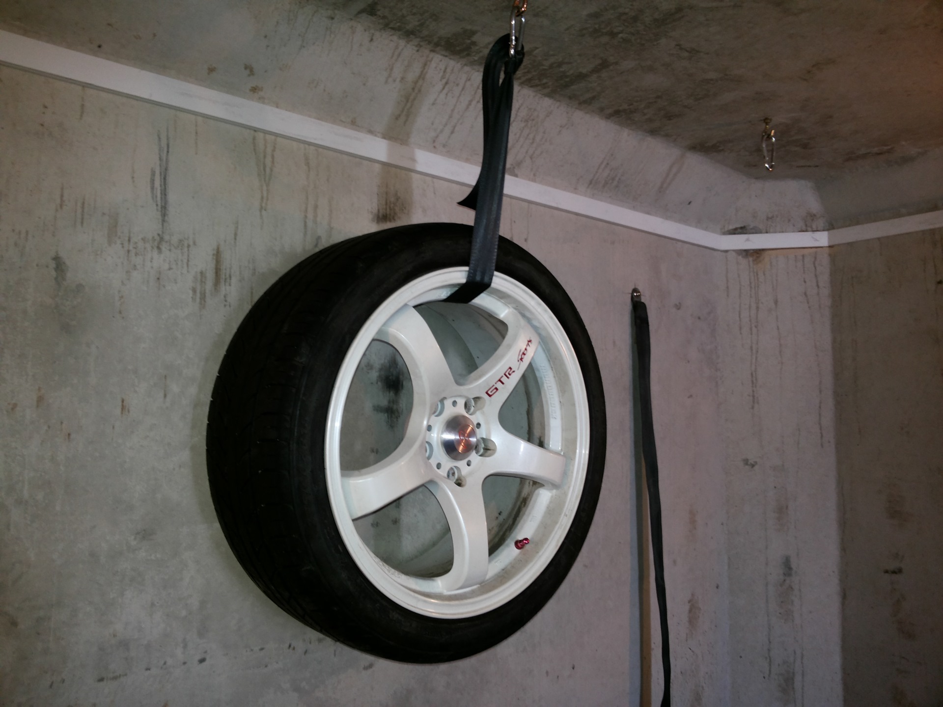 Хранение шин в гараже своими руками фото