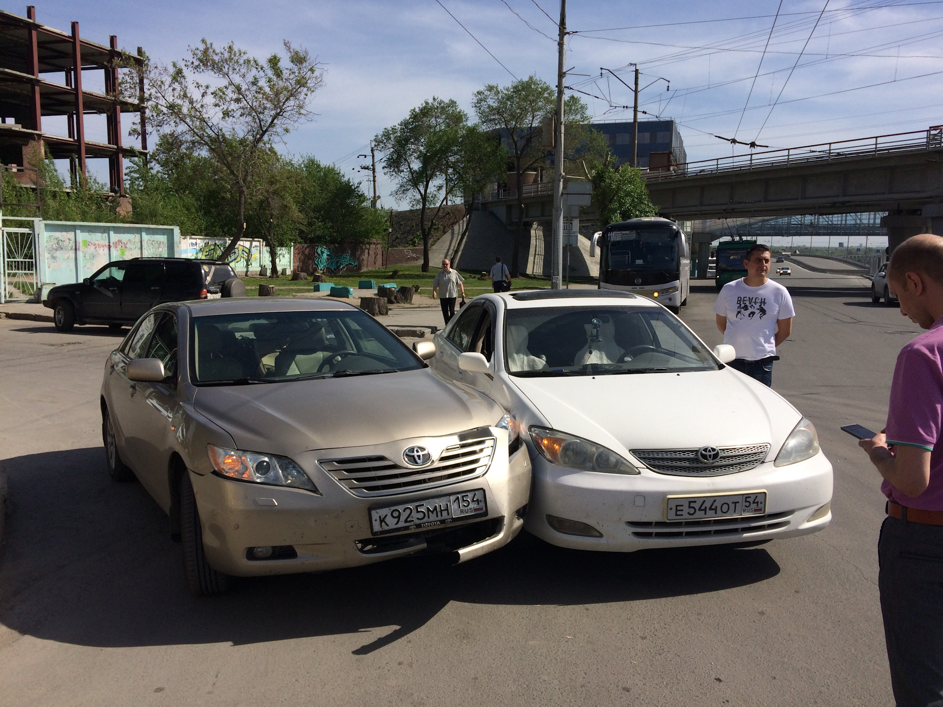 Не все коту маслице (ДТП) — Toyota Camry (XV40), 2,4 л, 2008 года | ДТП |  DRIVE2