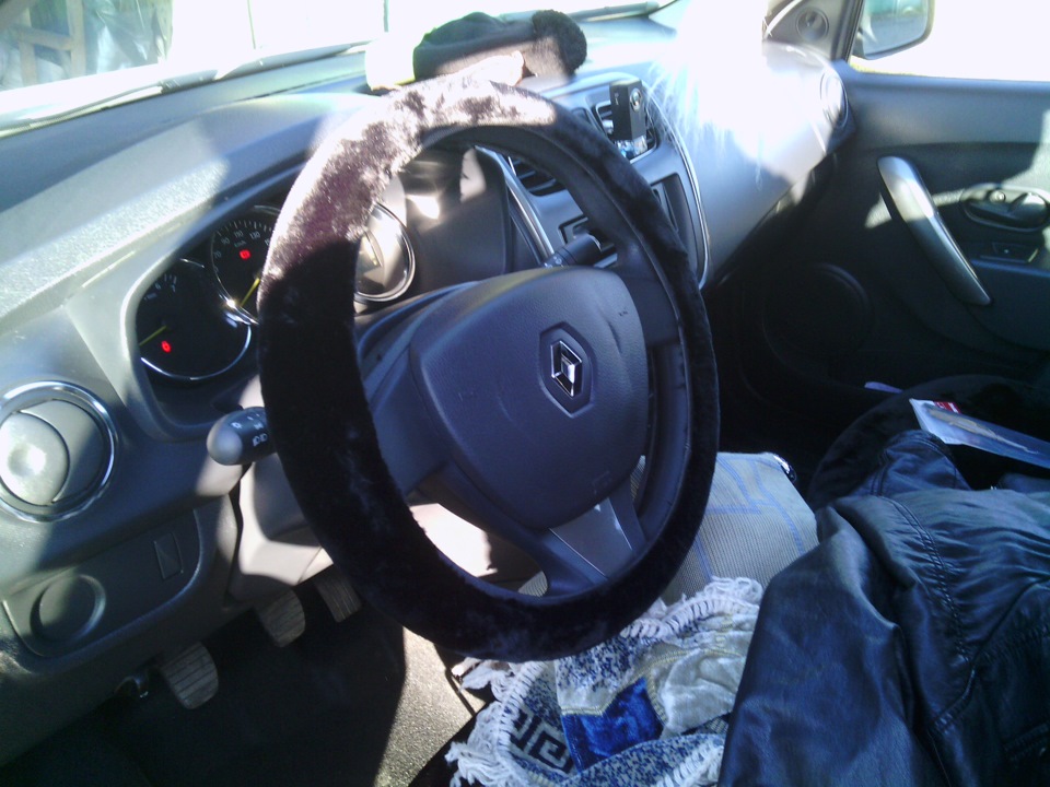 Чехол для руля теперь и у меня — Renault Logan (2G), 1,6 л, 2015 года ...