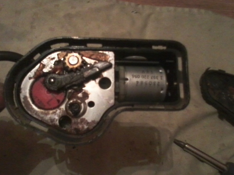 VOLVO 740-85 Разбор моторчика очистителя головных фар. — Volvo 740, 2,3 ...