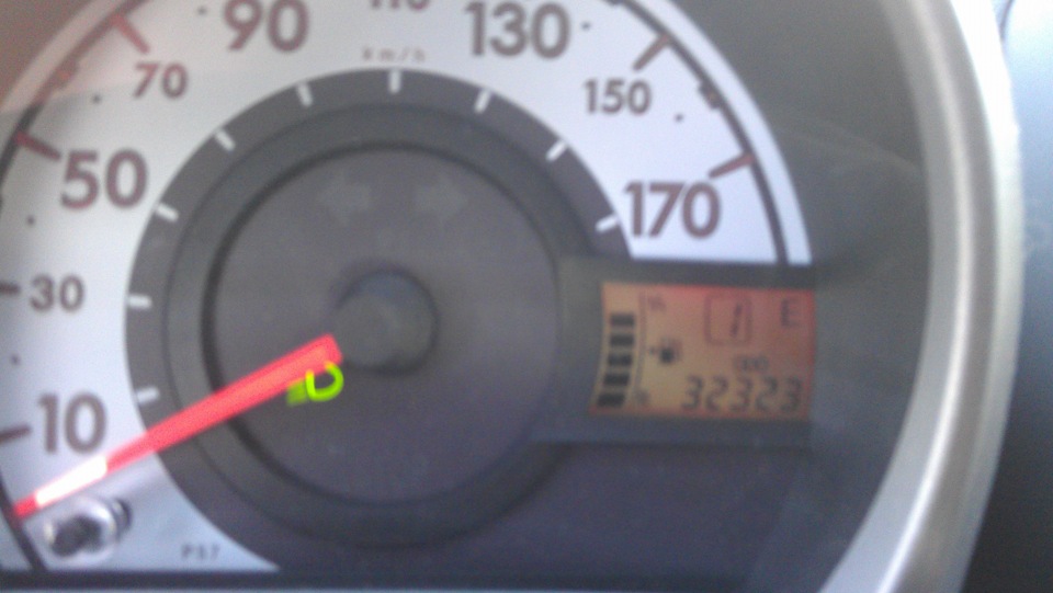 наконец-то успела засечь цифры на спидометре))) — Peugeot 107, 2008 ...