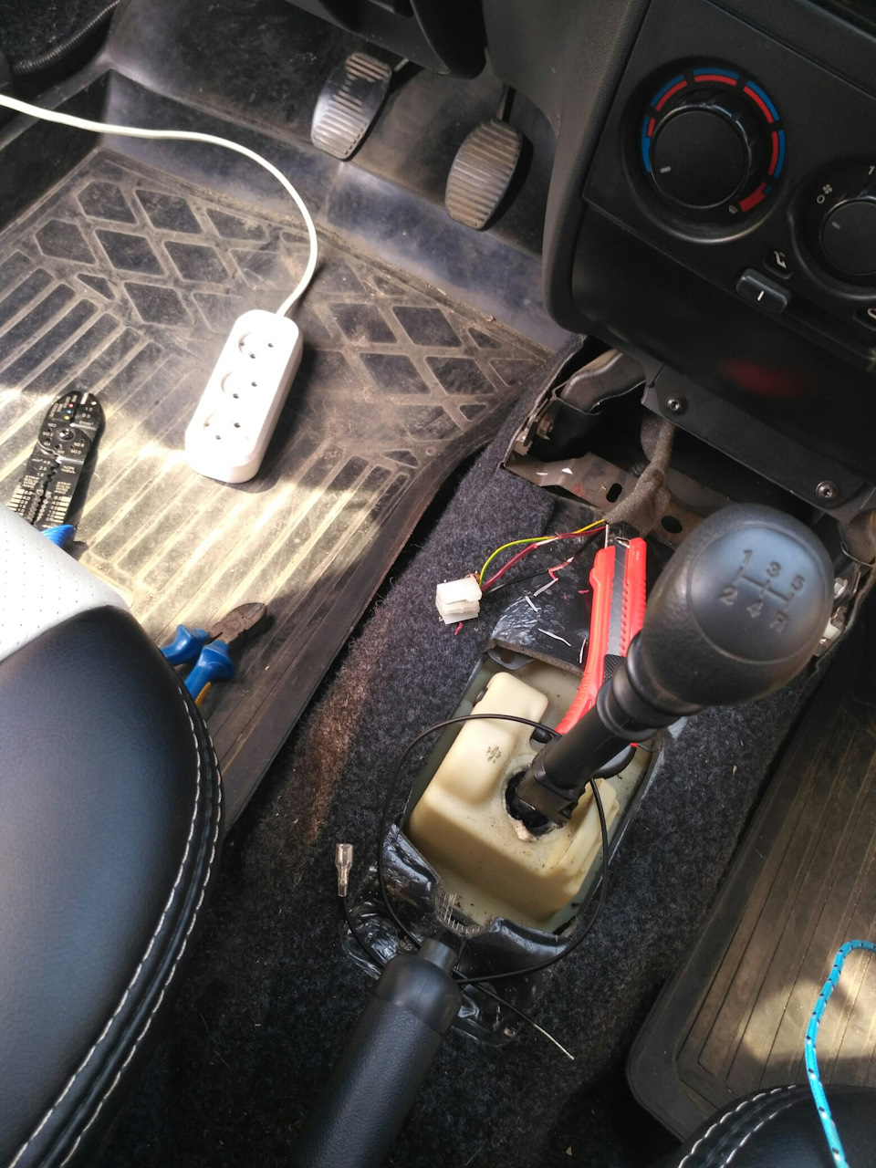 Установка Юсб+Вольтметр — FIAT Albea, 1,4 л, 2011 года | аксессуары ...