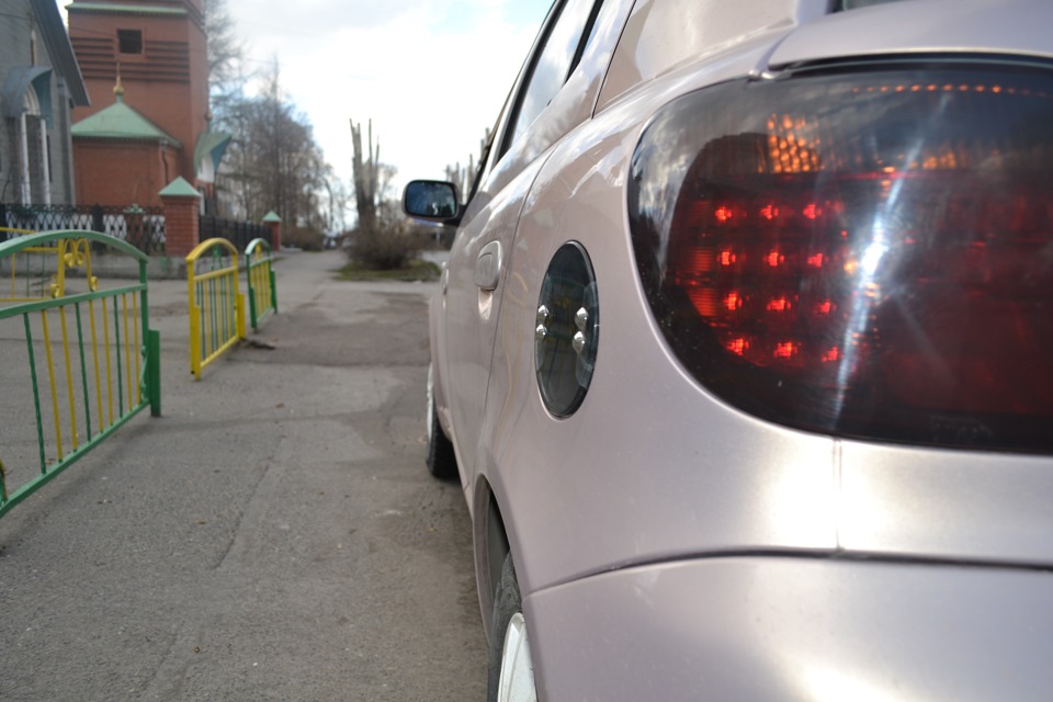 фото отчет по лючку бензобака — Toyota Vitz (10), 1 л, 2001 года ...