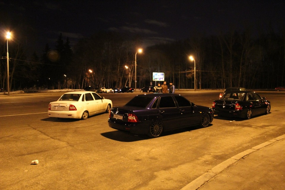 Приора 05 во дворе. Мимо дворов едет приора без номеров песня. Мимо дворов едет приора без номеров песня. Приора а444кк64 серебристая. Мимо дворов едет приора без номеров песня.