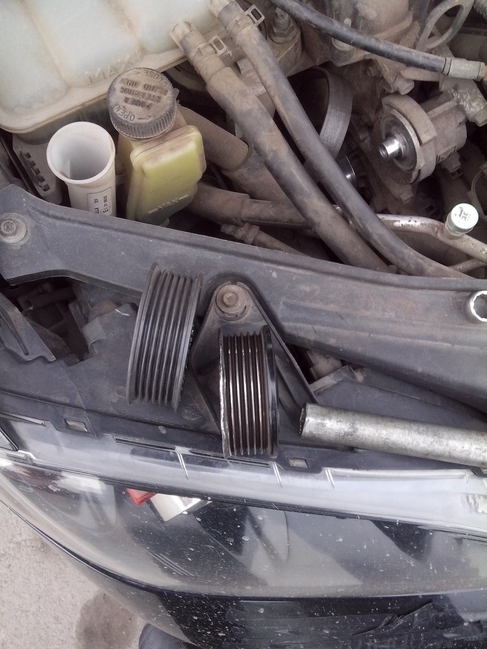 мелкий ремонт ) замена стоек стабилизаторов и замена втулок ...