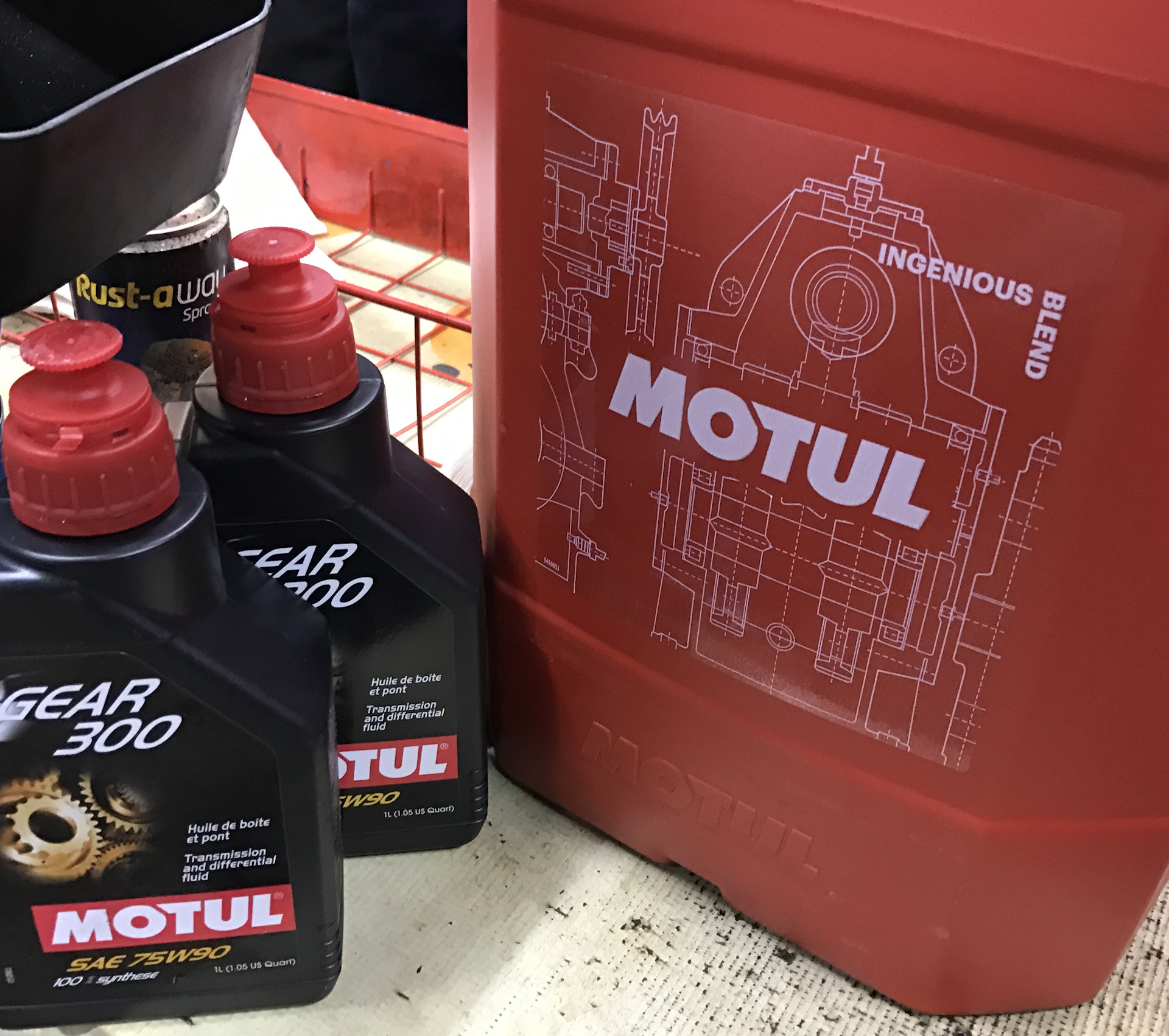 Масло прадо 120. 104001 Motul. Жидкость в ГУР Toyota Land Cruiser Prado 120. Тормозная жидкость Прадо 120. Мотюль 20 литров.