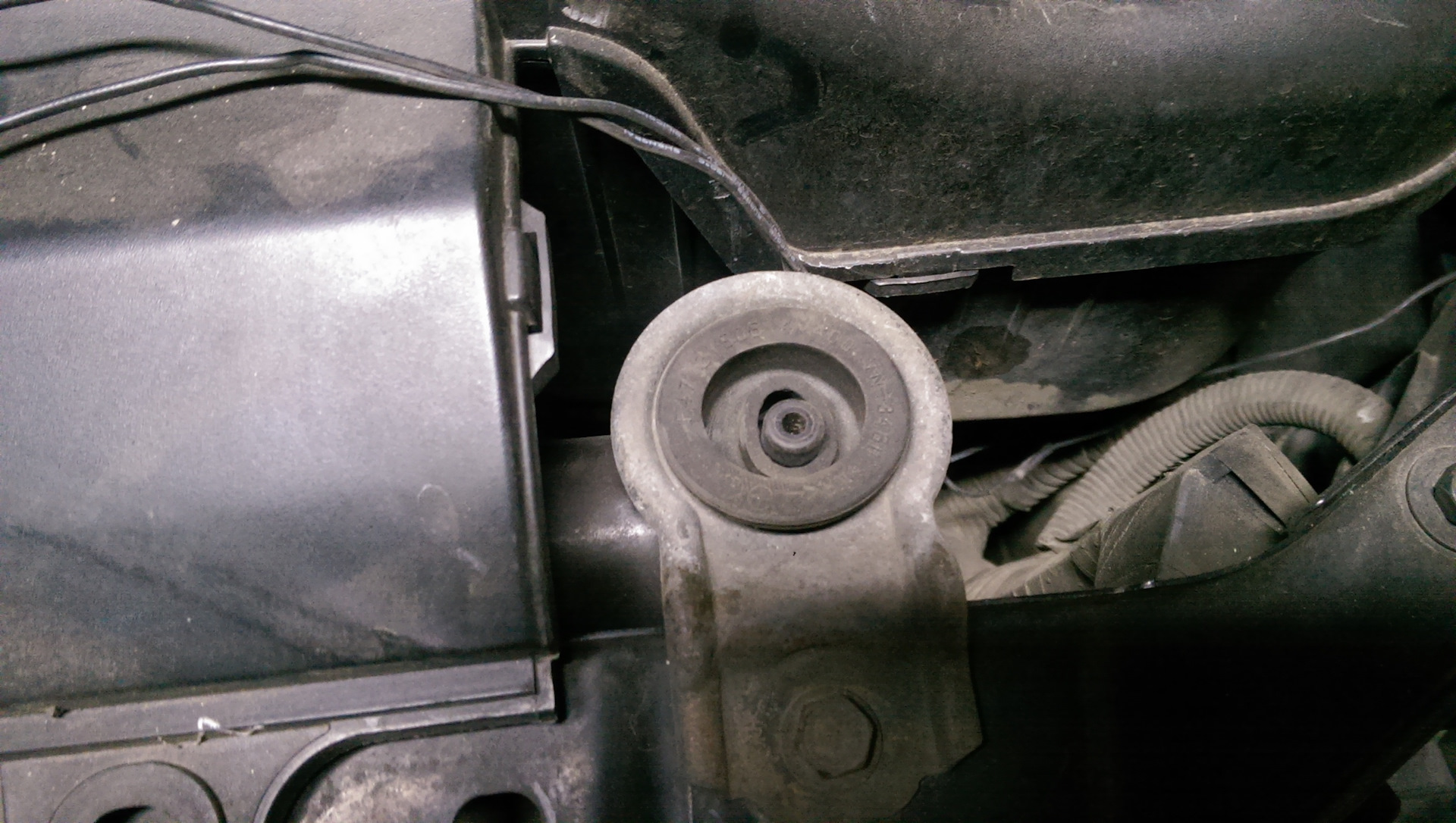 Верхние резинки радиатора — Nissan Teana (J31), 2,3 л, 2006 года ...