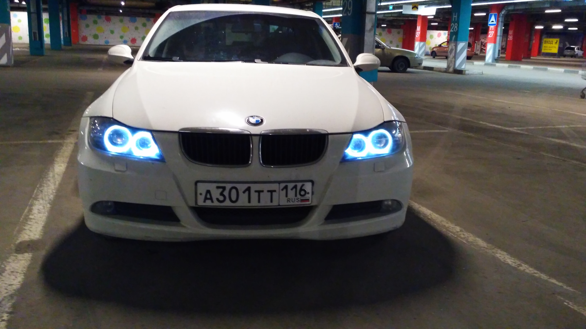 BMW 3 ангельские глазки