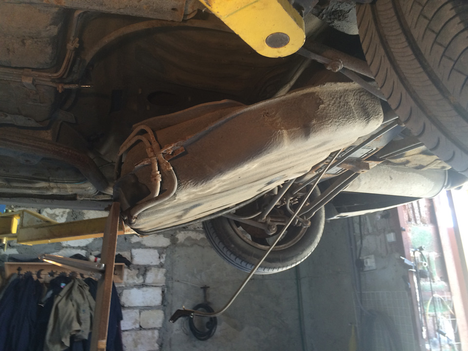 ТРОИТ И ДЕРГАЕТСЯ НА ГОРЯЧУЮ 2 — Mazda 626 IV (GE), 1,8 л, 1994 года ...