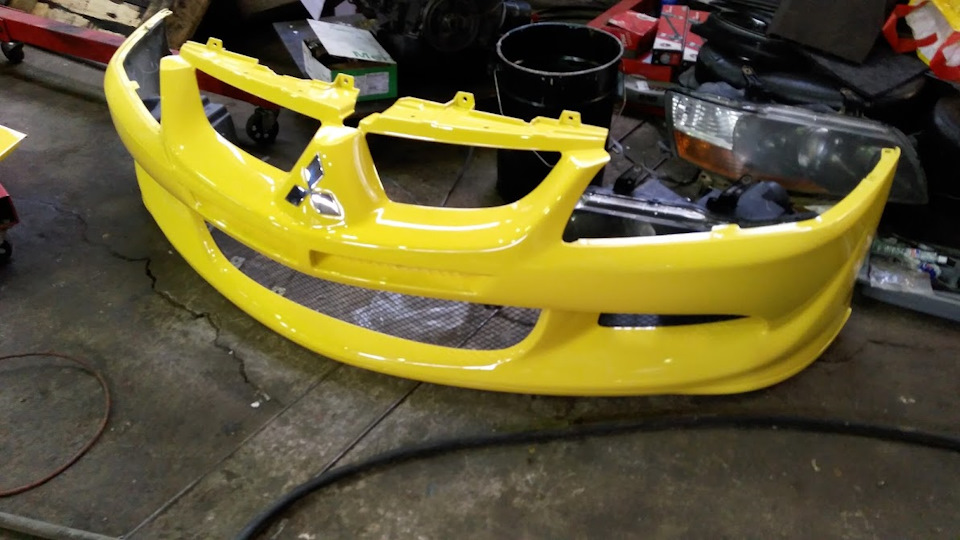 Бампер сияет — Mitsubishi Lancer Evolution VIII