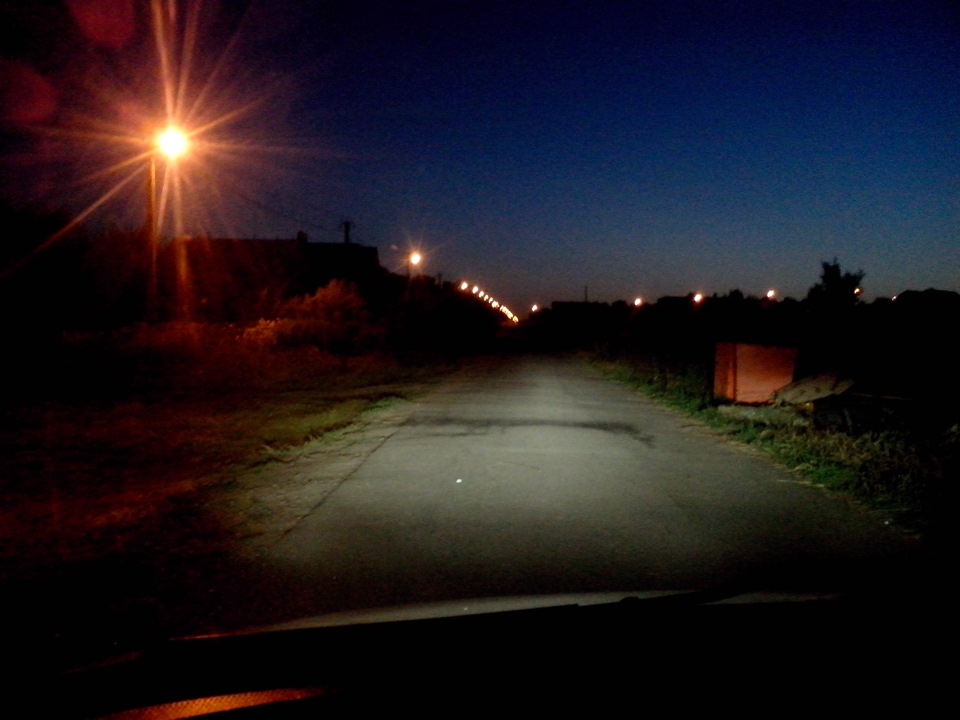 как светят фары с пленкой(синяя) — Lada Калина хэтчбек, 1,6 л, 2012 ...