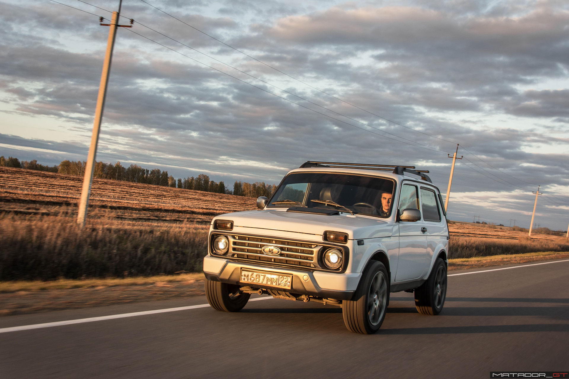 Нива дороги. Нива в деревне. Осенние Нивы. Нива осенью. Lada Niva осень.