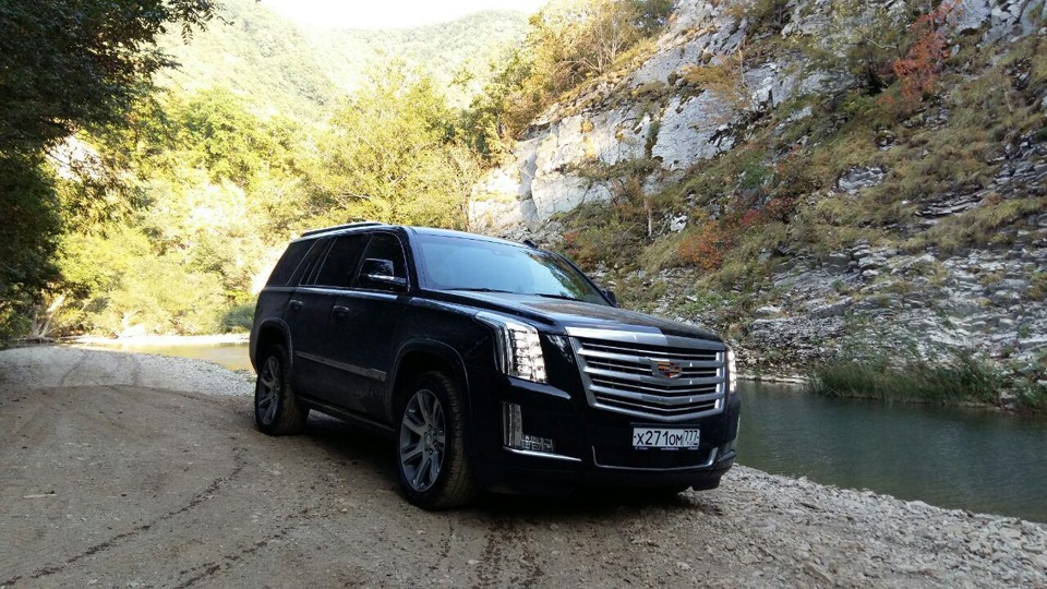 Cadillac Escalade drive2