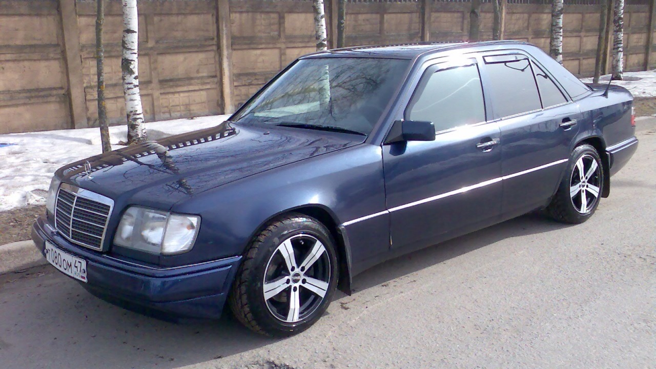 Mercedes Benz e class w124 синий