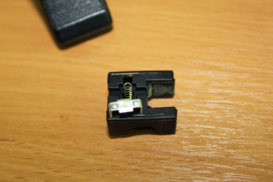 замена лампочки на диод в кнопке — Audi 100 Avant (C3), 2,3 л., 1984 ...