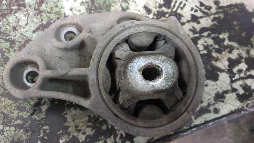 Замена подушки заднего редуктора. — Audi A4 (B6), 1,8 л, 2002 года ...