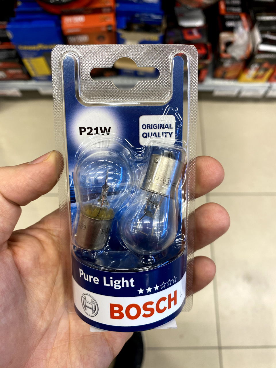 Замена лампочки стоп-сигнала — Volvo S80 (2G), 4,4 л, 2008 года ...